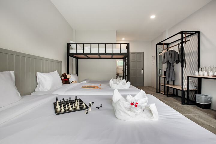 Room 13 of 90