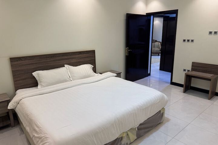 Room 9 of 25