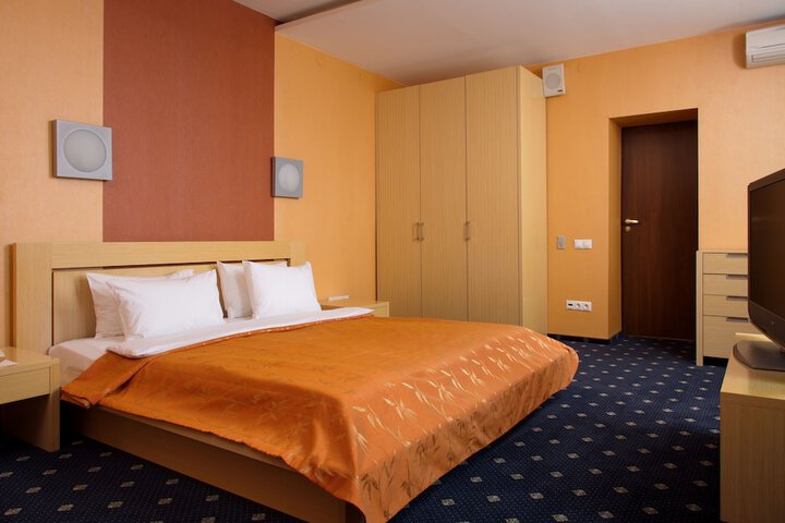 Room 16 of 49