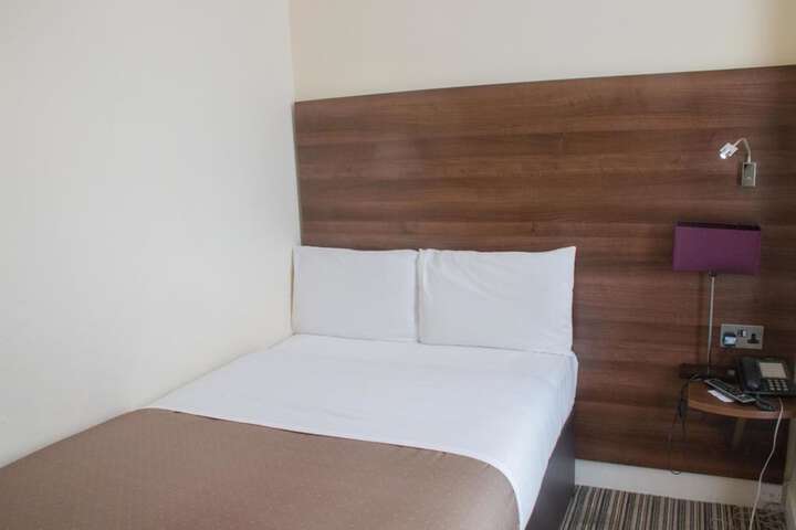 Room 5 of 17