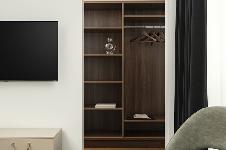 Room 6 of 51