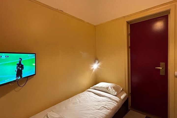 Room 49 of 86