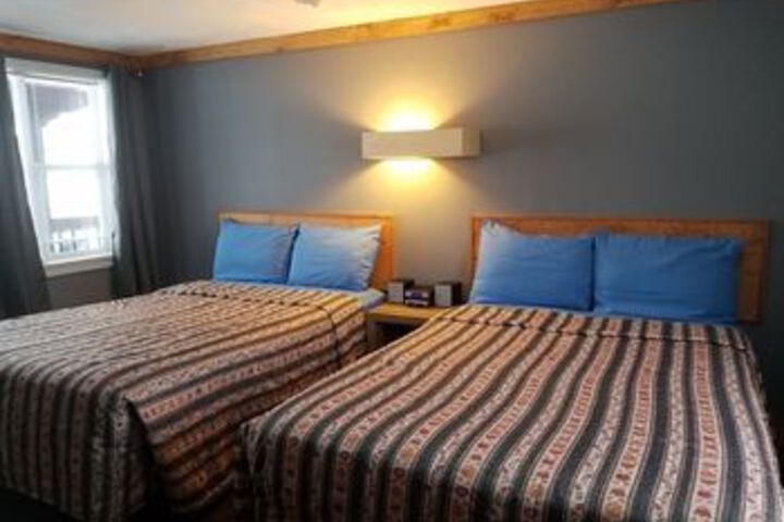 Room 13 of 18