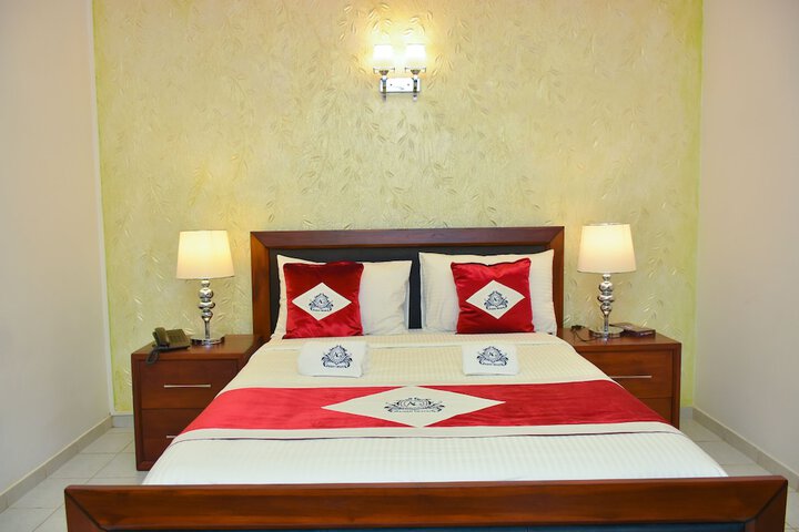Room 13 of 33