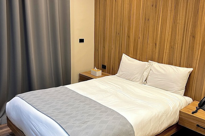 Room 65 of 147