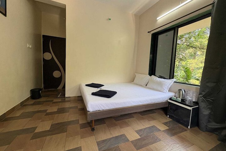 Room 11 of 18