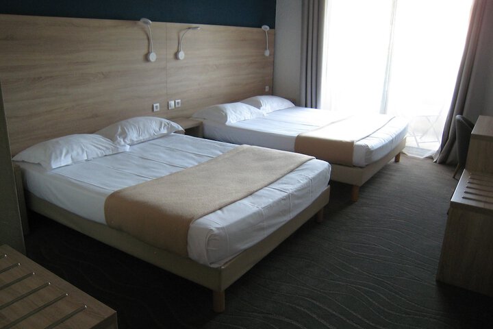 Room 4 of 48