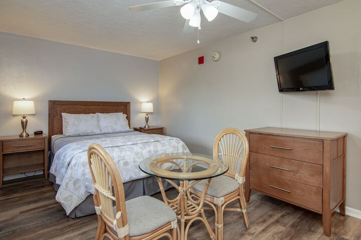 Standard | King Bed (4 of 16)
