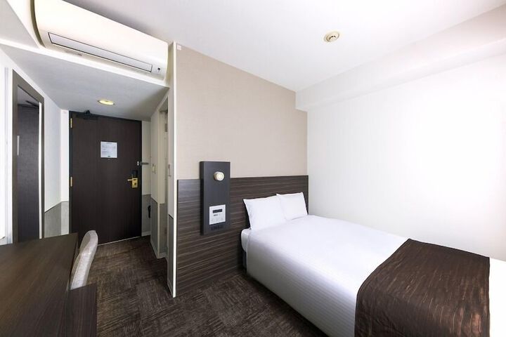 Room 4 of 27