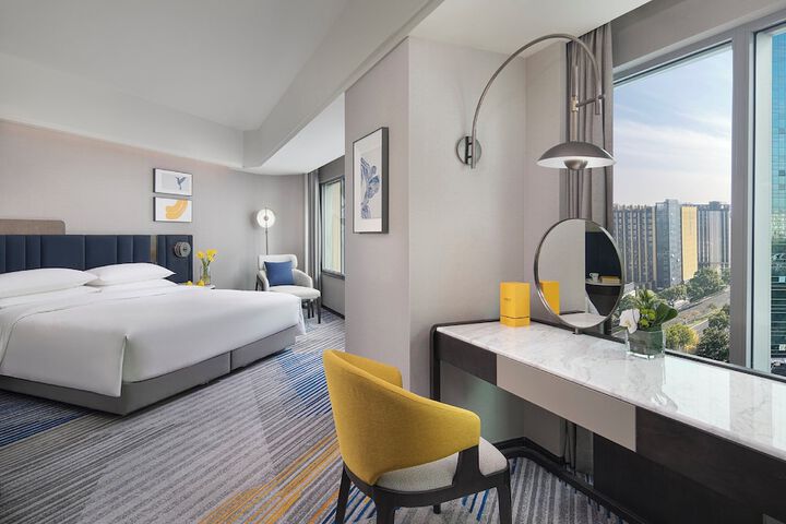 Room 35 of 111