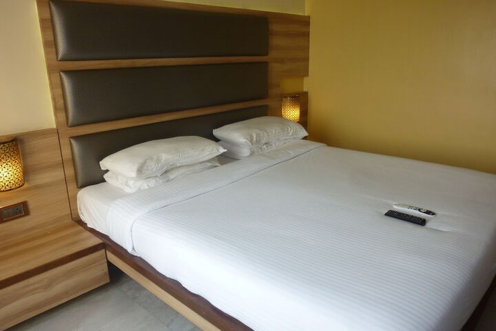 Room 16 of 38