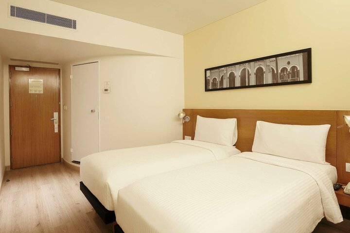 Room 21 of 66