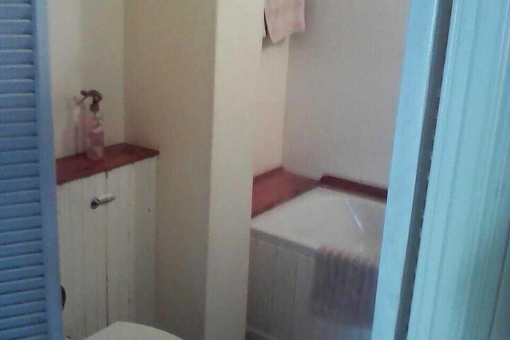 Room 6 of 11