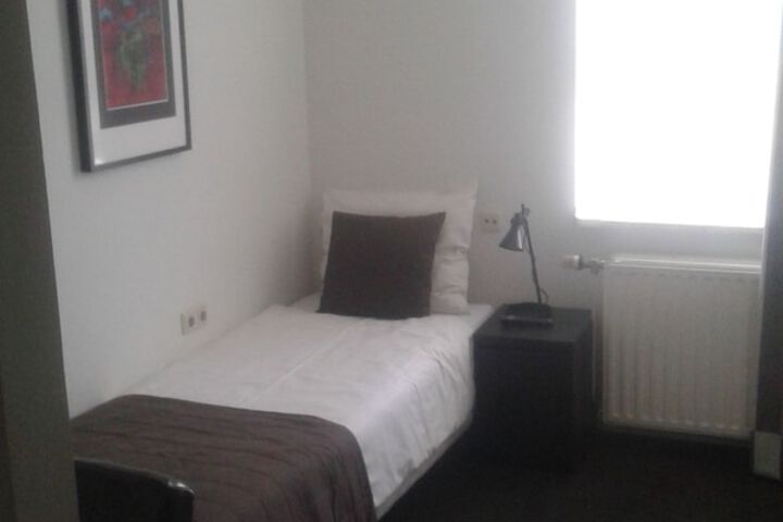 Room 2 of 13