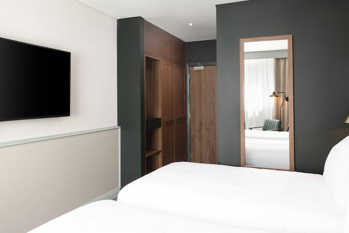 Room 12 of 51