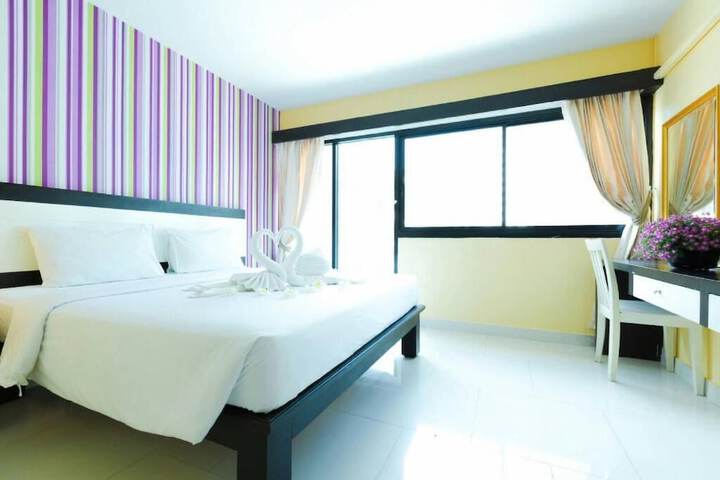 Room 10 of 27