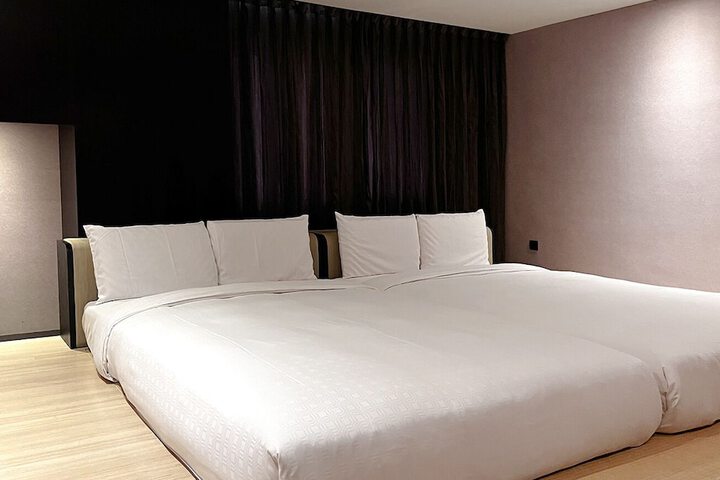 Room 22 of 49