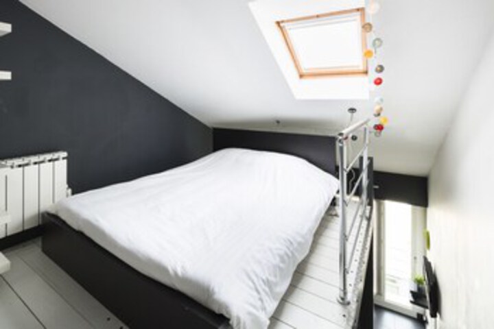 Room 10 of 13