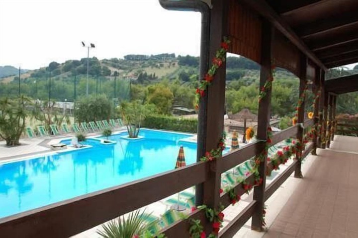 Hotel with Pool