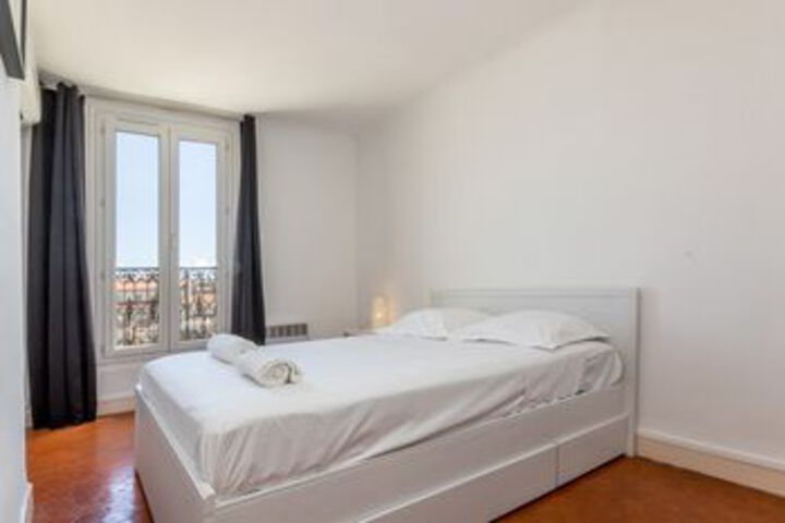 Room 5 of 18