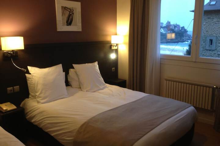 Room 9 of 30