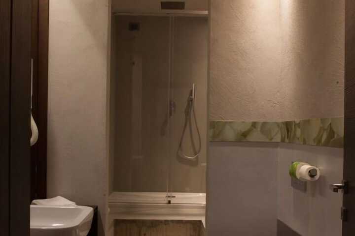 Room 15 of 25