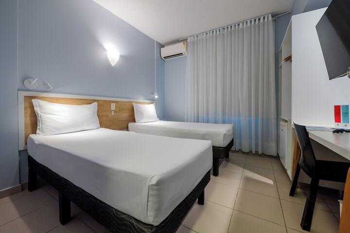 Room 3 of 175