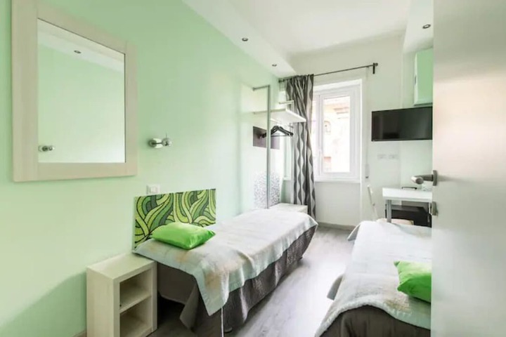 Room 8 of 35