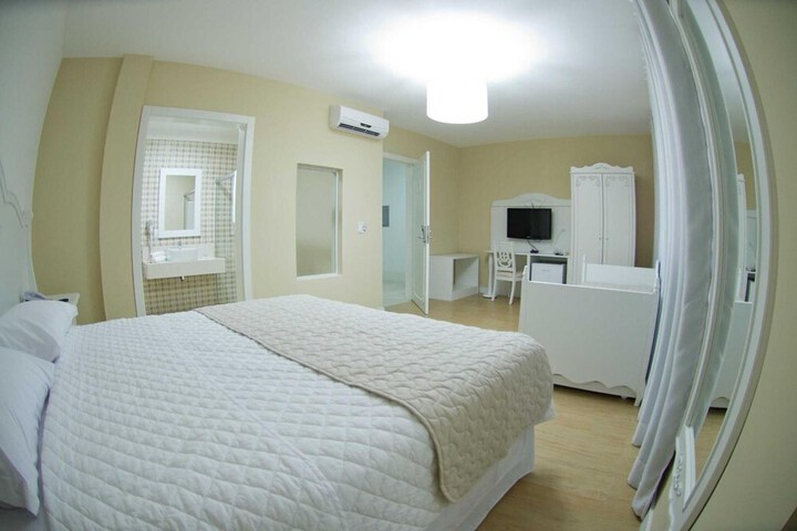 Room 13 of 38