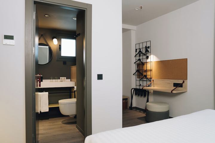 Room 9 of 207
