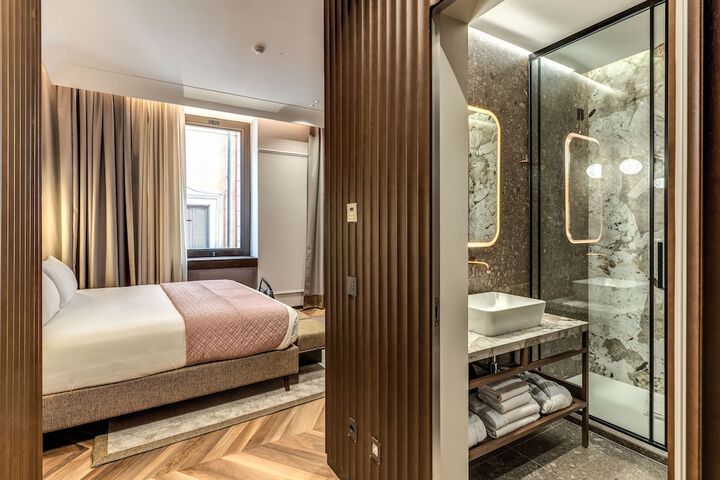 Room 11 of 85
