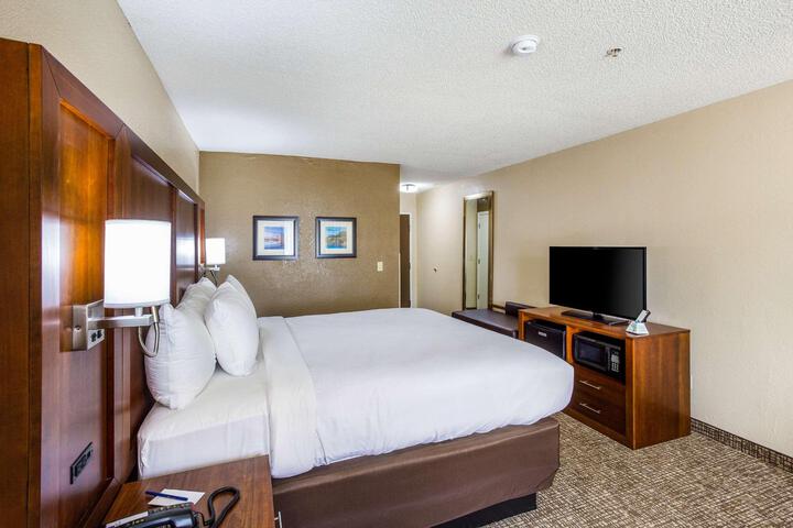 1 King Bed (11 of 12)