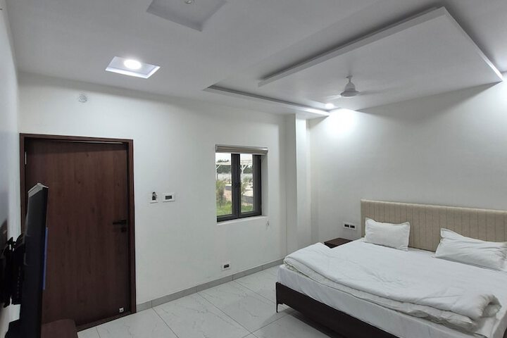 Room 12 of 24