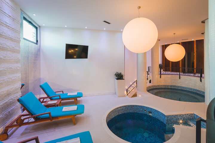 Pool 70 of 106