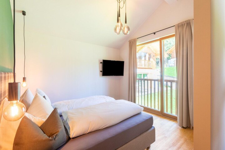 Room 3 of 40