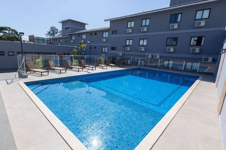 Pool 14 of 28