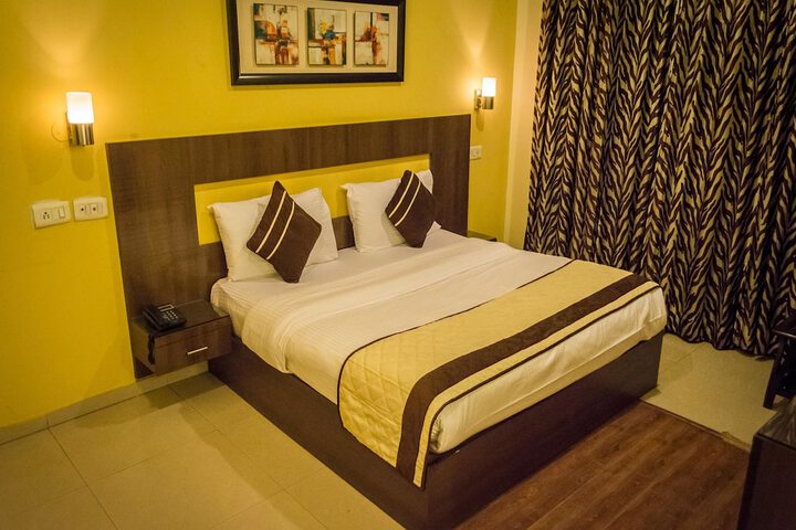 Room 4 of 13