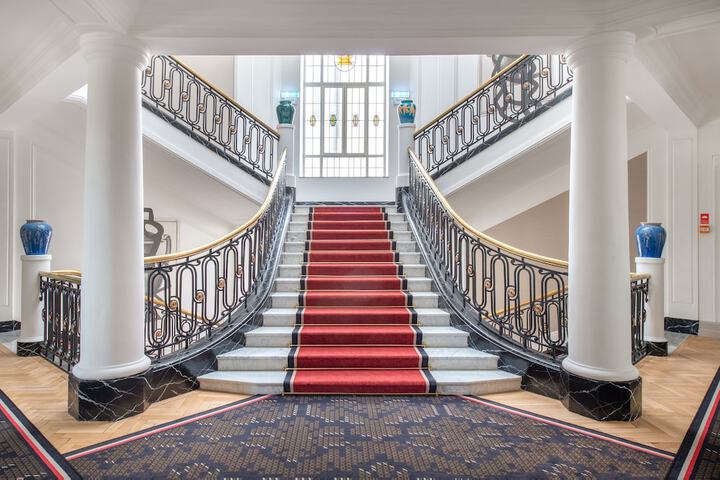 Entrance & Lobby