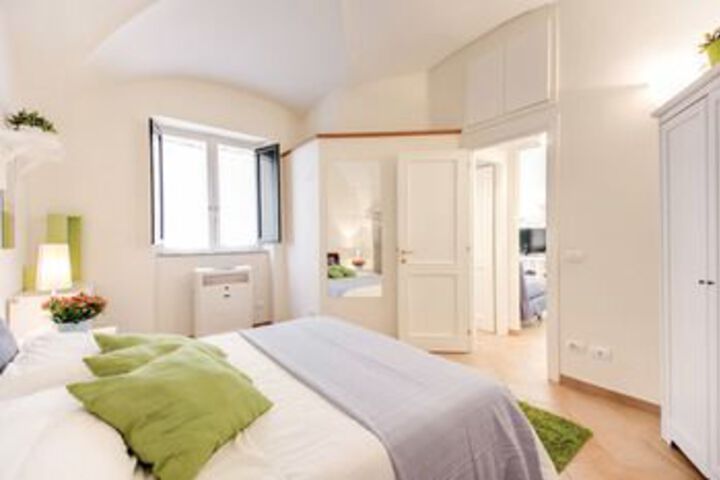 Room 100 of 330
