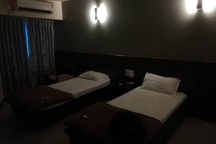 Room 5 of 13