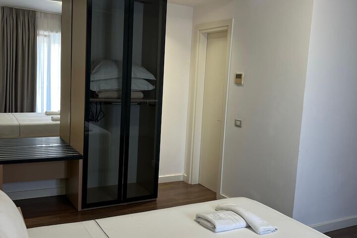 Room 62 of 207