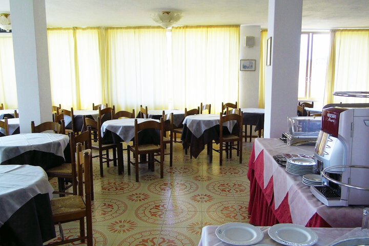 Dining 28 of 33