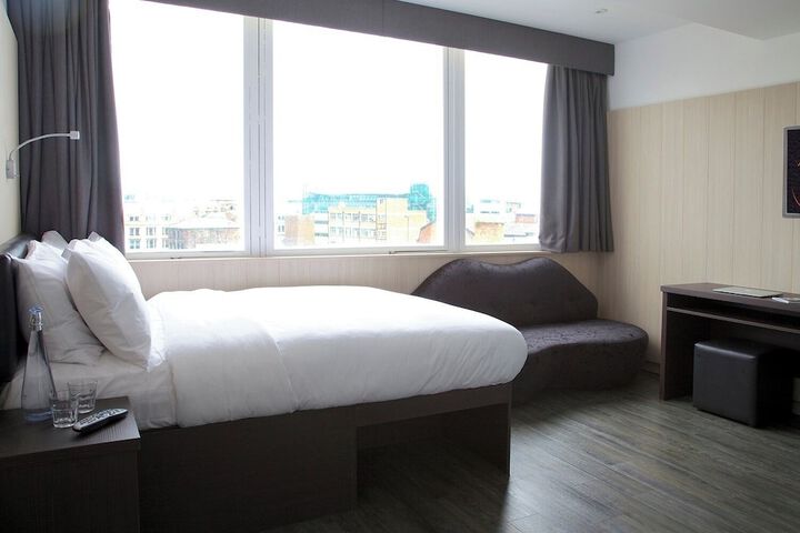 Room 12 of 37