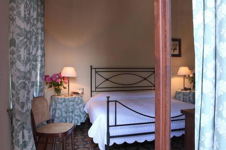 Room 4 of 15