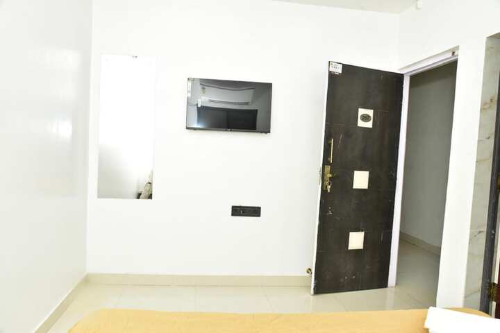 Room 8 of 38