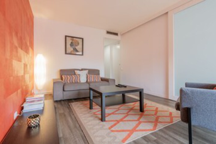 Room 5 of 12
