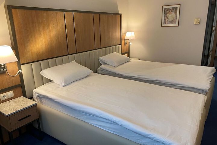 Room 5 of 37
