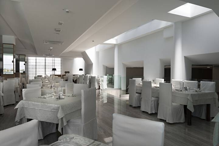 Dining 47 of 79