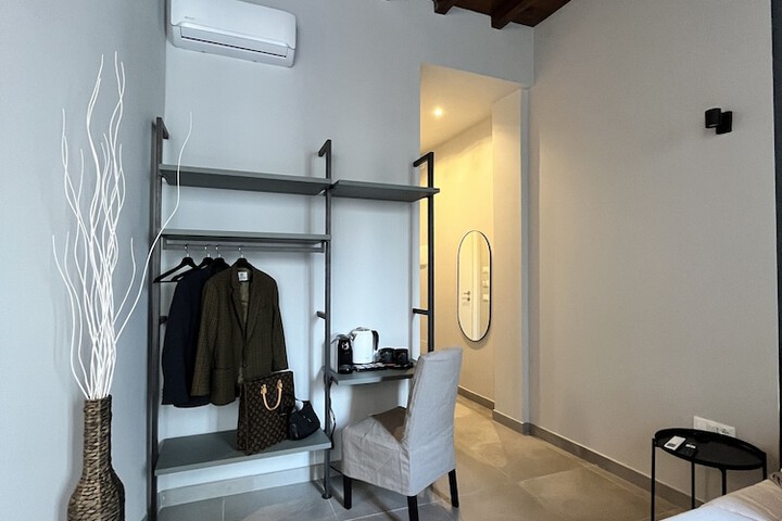 Room 15 of 48