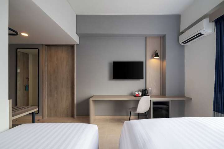 Room 11 of 43